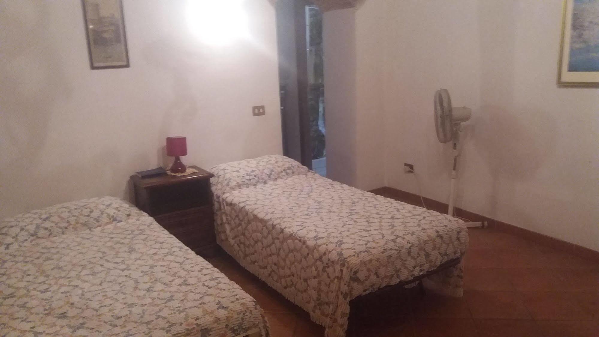 Bed and Breakfast Azzurre Beb Laterina Zewnętrze zdjęcie